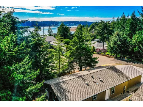 1170 Xylo St, Florence, OR 97439