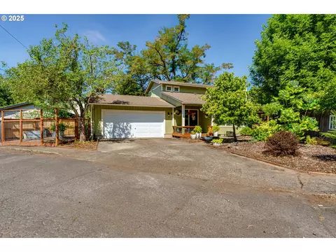4117 E Amazon Dr, Eugene, OR 97405