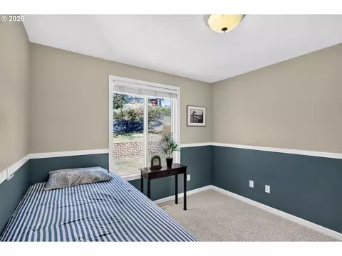 Bedroom - 7625 Ridgewood Dr, Gladstone, OR 97027 photo 6 of 8