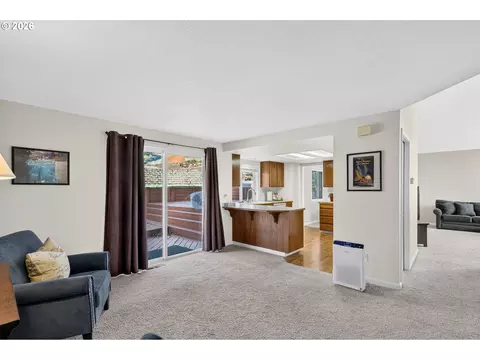 Living - 7625 Ridgewood Dr, Gladstone, OR 97027 photo 4 of 5