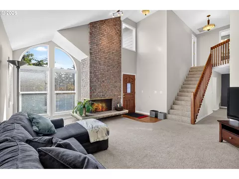 Living - 7625 Ridgewood Dr, Gladstone, OR 97027 photo 1 of 5