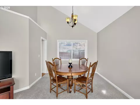 Dining - 7625 Ridgewood Dr, Gladstone, OR 97027 photo 1 of 2