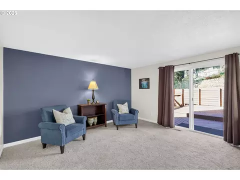 Living - 7625 Ridgewood Dr, Gladstone, OR 97027 photo 3 of 5
