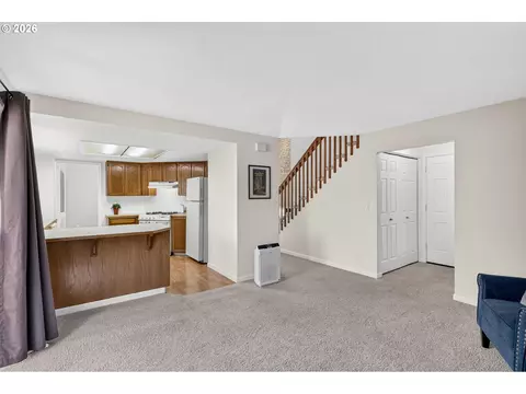 Living - 7625 Ridgewood Dr, Gladstone, OR 97027 photo 5 of 5