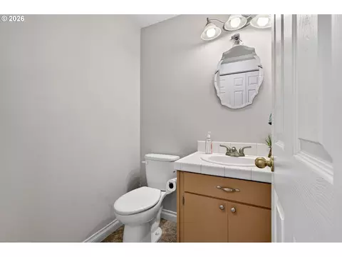 Bath - 7625 Ridgewood Dr, Gladstone, OR 97027 photo 1 of 4