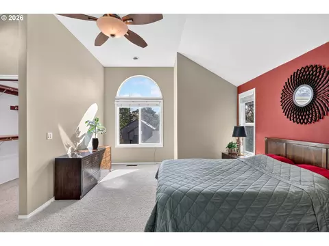 Bedroom - 7625 Ridgewood Dr, Gladstone, OR 97027 photo 1 of 8