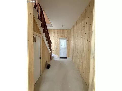 Entry Way - 141 E Bryan Ave, Union, OR 97883 photo 1 of 3