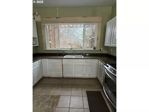 Kitchen - 141 E Bryan Ave, Union, OR 97883 photo 1 of 7