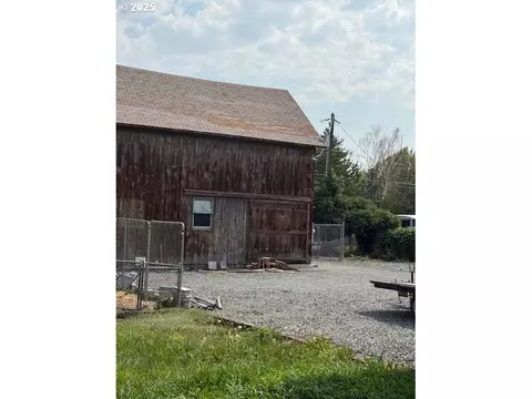 Exterior - 141 E Bryan Ave, Union, OR 97883 photo 12 of 17