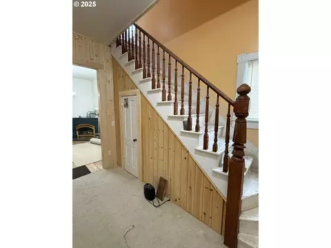 Entry Way - 141 E Bryan Ave, Union, OR 97883 photo 3 of 3