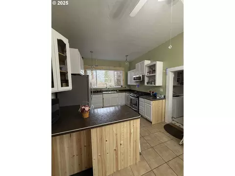 Kitchen - 141 E Bryan Ave, Union, OR 97883 photo 4 of 7