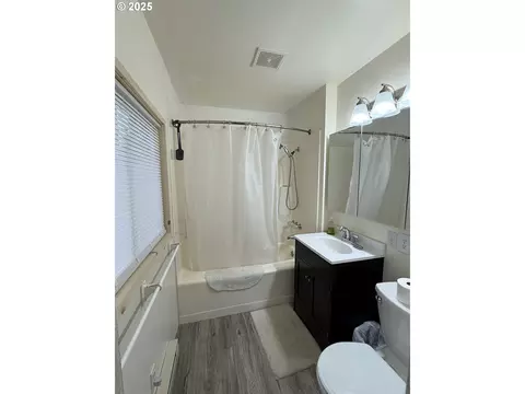 Bath - 141 E Bryan Ave, Union, OR 97883 photo 1 of 2