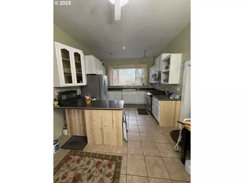 Kitchen - 141 E Bryan Ave, Union, OR 97883 photo 3 of 7