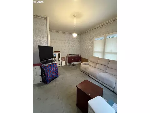 Living - 141 E Bryan Ave, Union, OR 97883 photo 3 of 3