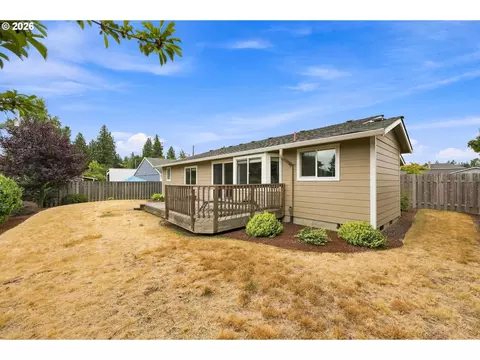 Exterior - 822 SW Hartley Ave, Gresham, OR 97030 photo 4 of 6