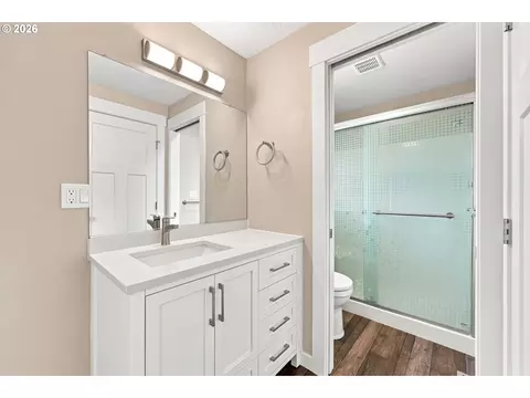 Bath - 822 SW Hartley Ave, Gresham, OR 97030 photo 1 of 2