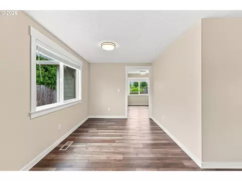 Living - 822 SW Hartley Ave, Gresham, OR 97030 photo 5 of 9