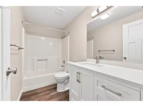 Bath - 822 SW Hartley Ave, Gresham, OR 97030 photo 2 of 2