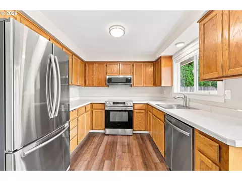 Kitchen - 822 SW Hartley Ave, Gresham, OR 97030 photo 1 of 2