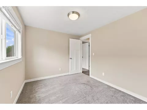 Bedroom - 822 SW Hartley Ave, Gresham, OR 97030 photo 5 of 8
