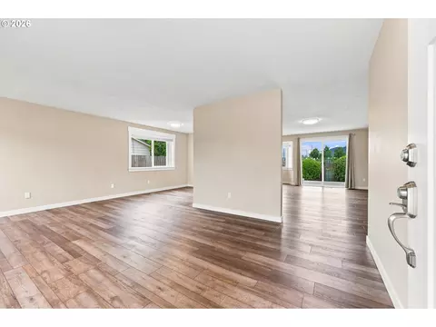 Living - 822 SW Hartley Ave, Gresham, OR 97030 photo 7 of 9