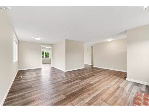 Living - 822 SW Hartley Ave, Gresham, OR 97030 photo 8 of 9