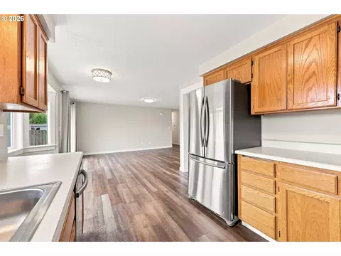 Kitchen - 822 SW Hartley Ave, Gresham, OR 97030 photo 2 of 2