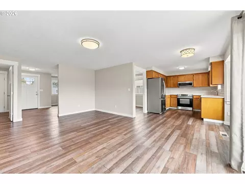 Living - 822 SW Hartley Ave, Gresham, OR 97030 photo 6 of 9