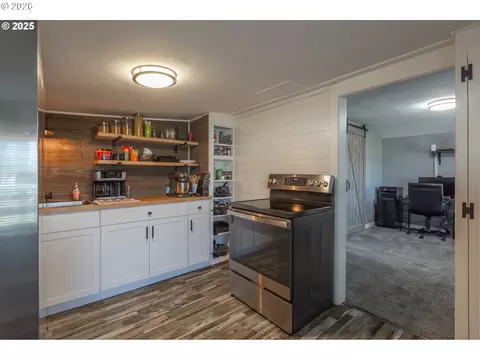 Kitchen - 334 23rd Ave, Longview, WA 98632 photo 3 of 3