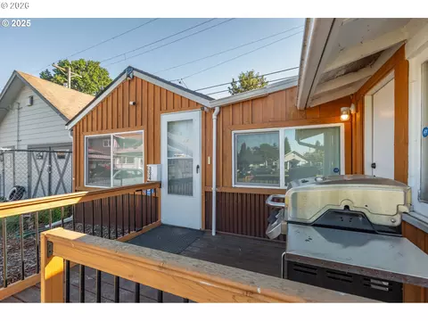 Exterior - 334 23rd Ave, Longview, WA 98632 photo 2 of 2