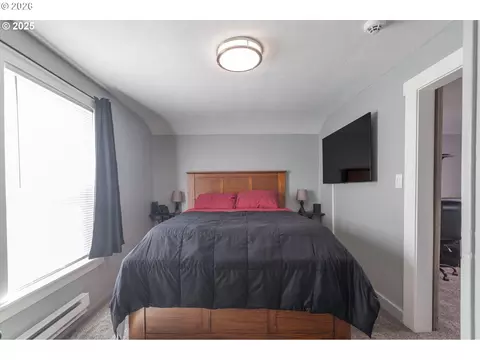 Bedroom - 334 23rd Ave, Longview, WA 98632 photo 3 of 3