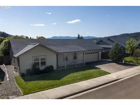 1015 Forest Heights St, Sutherlin, OR 97479
