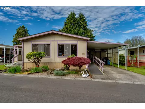 1225 W 10th Ave #18, Junction City, OR 97448