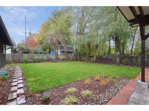 Exterior - 3033 SE Condor Ave, Gresham, OR 97080 photo 9 of 10