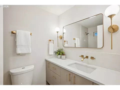 Bath - 3033 SE Condor Ave, Gresham, OR 97080 photo 2 of 2