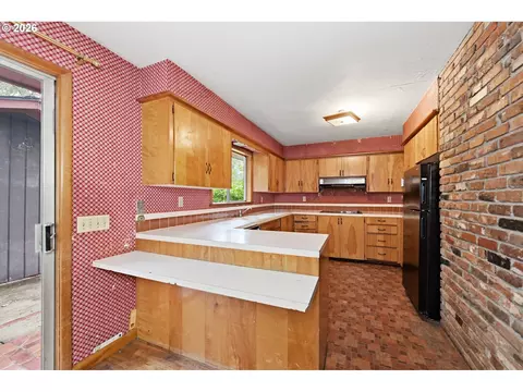 Kitchen - 2041 E 26th Ave, Eugene, OR 97403 photo 4 of 4