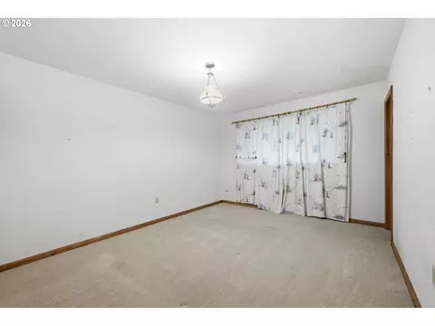 Bedroom - 2041 E 26th Ave, Eugene, OR 97403 photo 4 of 8