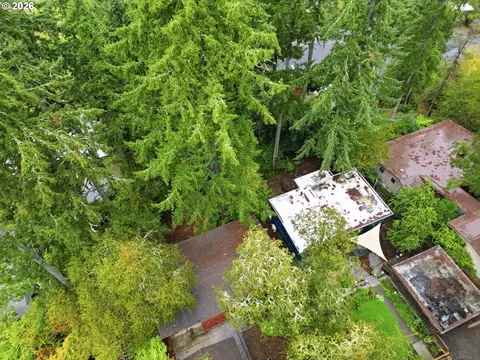 View/Area - 2041 E 26th Ave, Eugene, OR 97403 photo 2 of 5