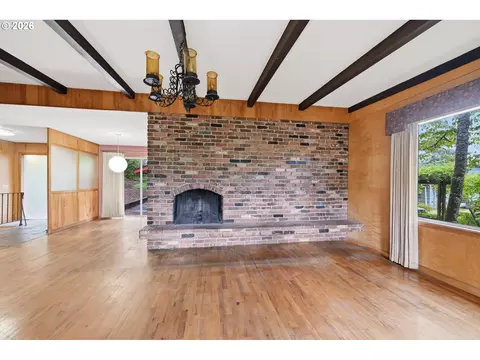 Living - 2041 E 26th Ave, Eugene, OR 97403 photo 2 of 5