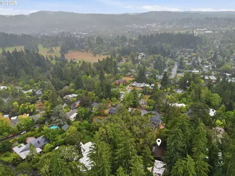 View/Area - 2041 E 26th Ave, Eugene, OR 97403 photo 5 of 5