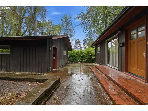 Exterior - 2041 E 26th Ave, Eugene, OR 97403 photo 5 of 7