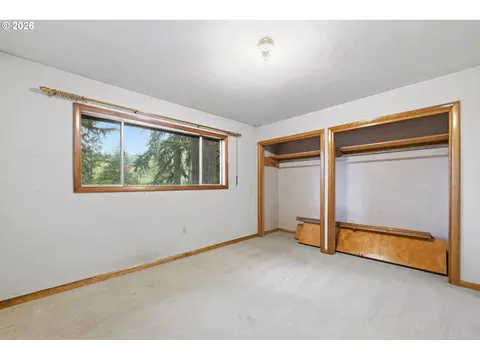 Bedroom - 2041 E 26th Ave, Eugene, OR 97403 photo 2 of 8