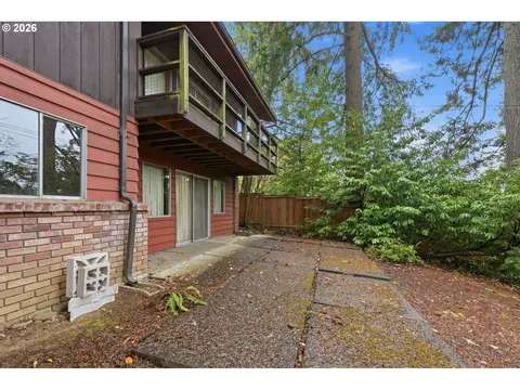 Exterior - 2041 E 26th Ave, Eugene, OR 97403 photo 4 of 7