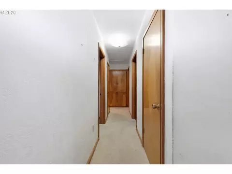 Entry Way - 2041 E 26th Ave, Eugene, OR 97403 photo 2 of 2