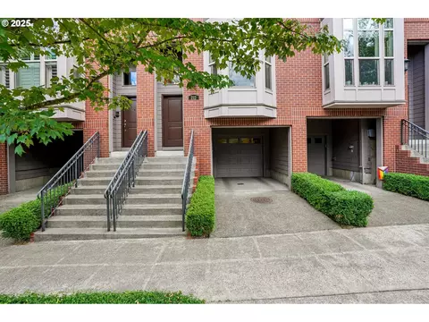 212 S Pendleton St, Portland, OR 97239