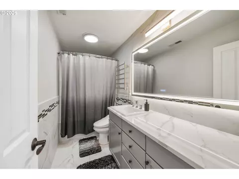 Bath - 6055 SE 28th St, Gresham, OR 97080 photo 6 of 6