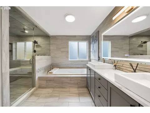 Bath - 6055 SE 28th St, Gresham, OR 97080 photo 2 of 6