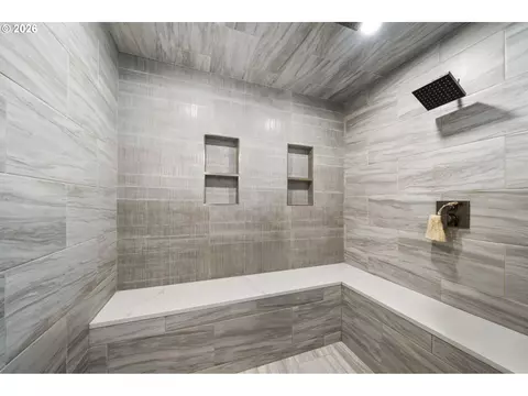 Bath - 6055 SE 28th St, Gresham, OR 97080 photo 5 of 6