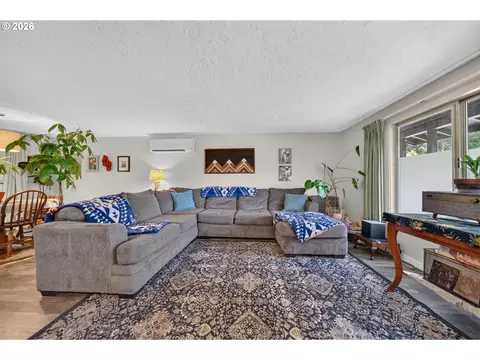 Living - 390 Hunington Ave, Eugene, OR 97405 photo 2 of 4