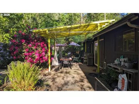 Exterior - 390 Hunington Ave, Eugene, OR 97405 photo 6 of 7